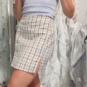 super cute plaid pencil skirt!